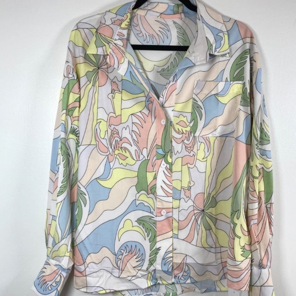 Beautiful Trendy Hawaiian Blouse - Picture 2 of 3